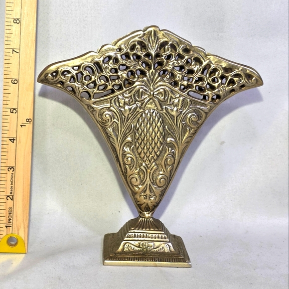 Vintage Classical Victorian‎ Pineapple Brass Fan Filigree Vase - Picture 1 of 6
